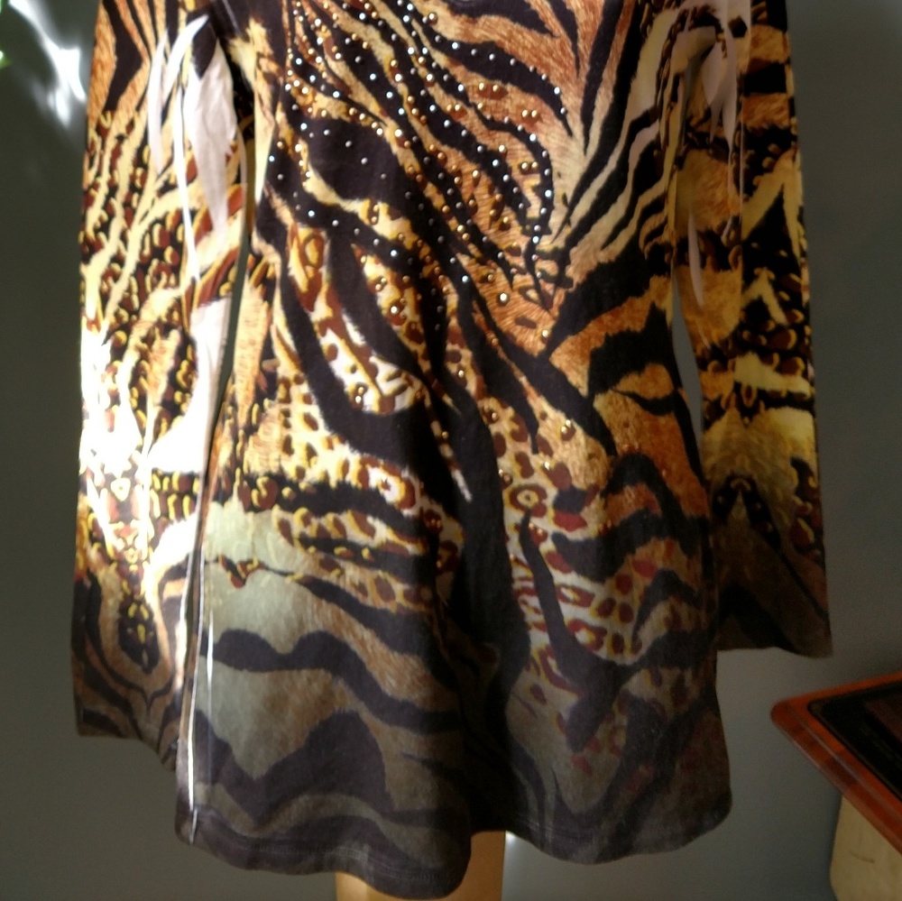 Top - Picture 2 of 2